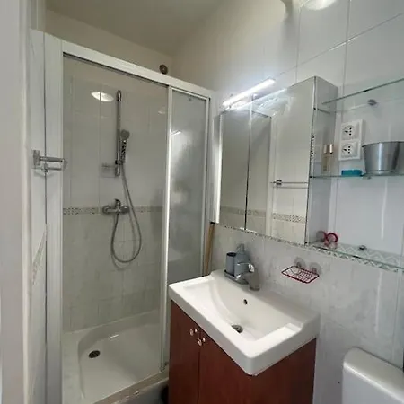 Your Parisian 10 Min Walk From Eiffel Tower Paris