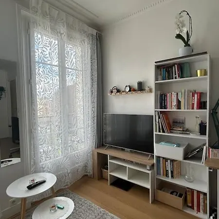 Your Parisian 10 Min Walk From Eiffel Tower