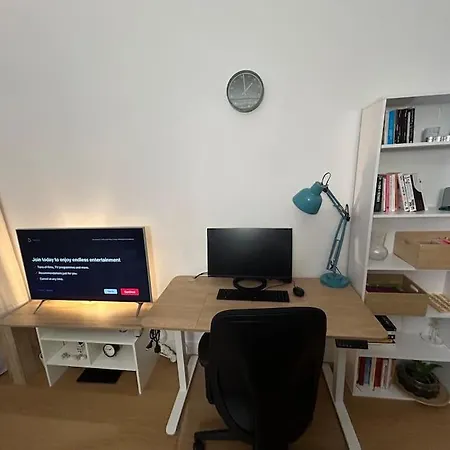 Your Parisian 10 Min Walk From Eiffel Tower パリ